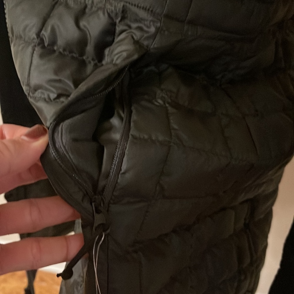 The North Face Women's Eco Thermoball Parka 2, Medium - Picture 7 of 17